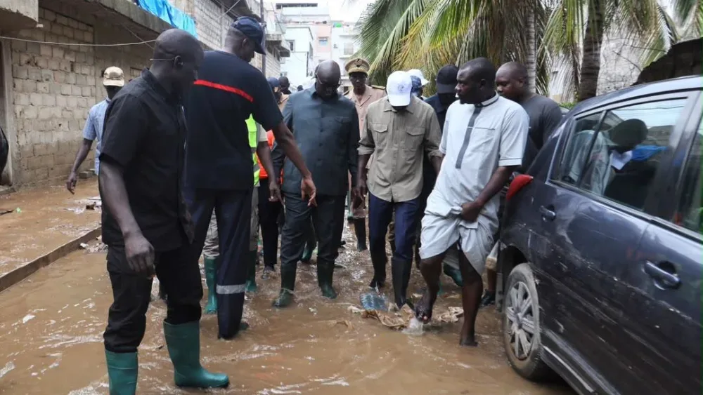 Inondations : le Ministre auprès des populations sinistrées de la zone de captage